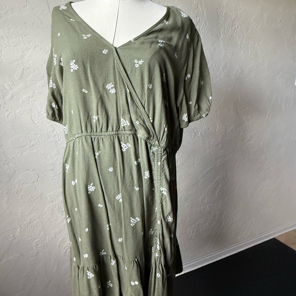 SO Sage Green Floral Midi Dress
